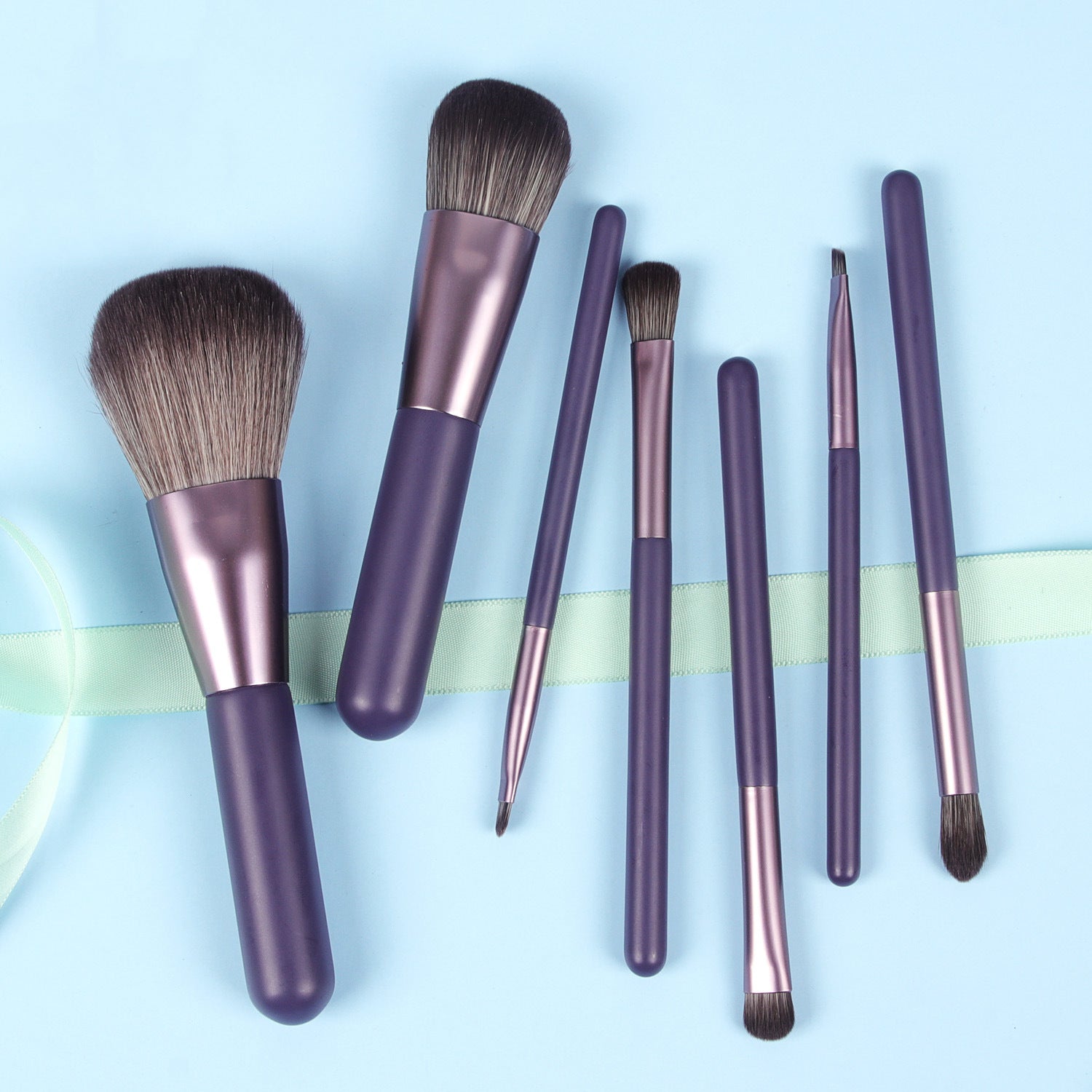 Makeup, Blush, Eyeshadow and Lip Brush Set of 7 Makeup Brushes Makeup, Blush, Eyeshadow and Lip Brush Set of 7 Makeup Brushes